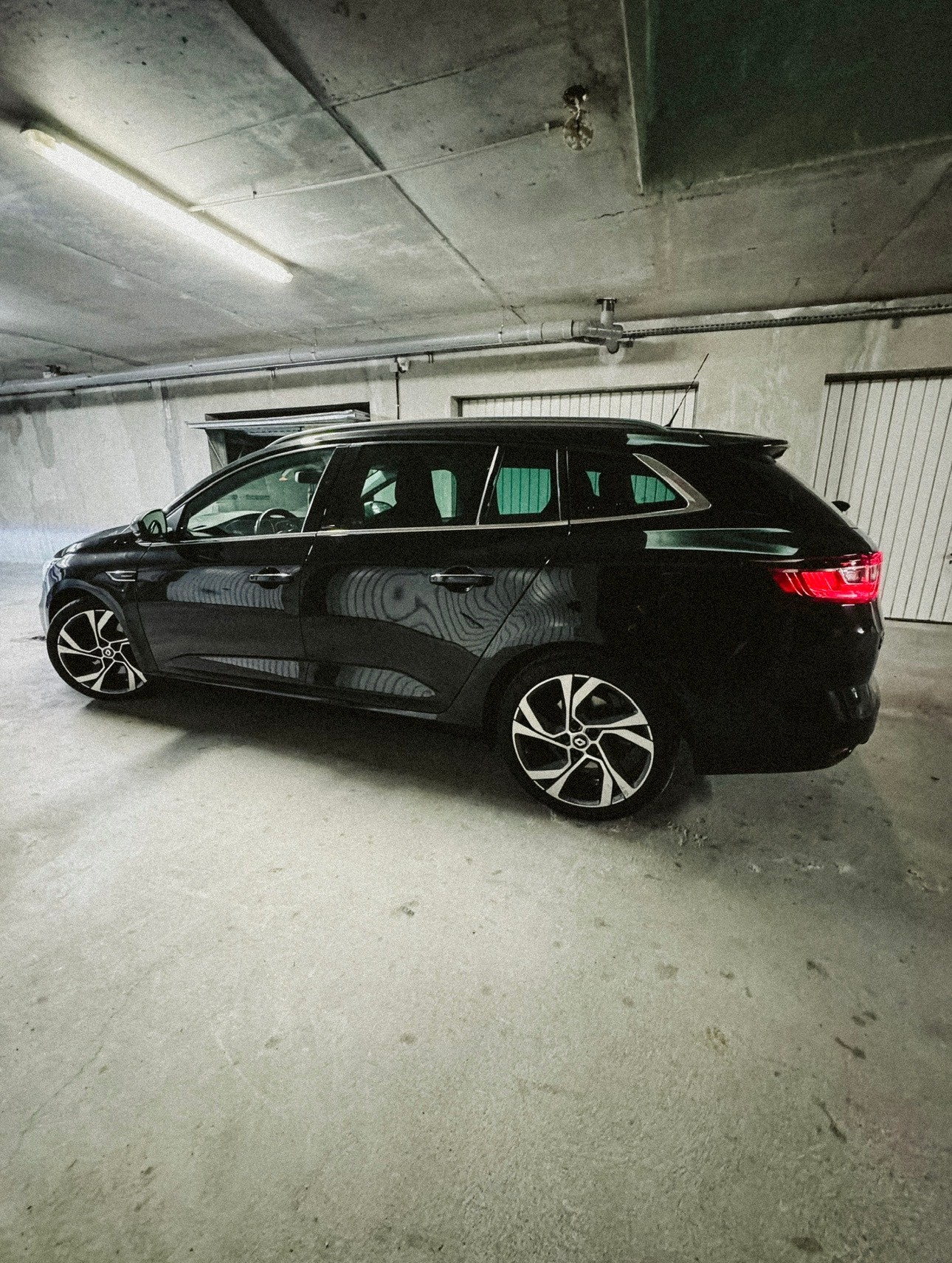 RENAULT Mégane IV Grandtour 1.6 16V Turbo GT EDC-image-4