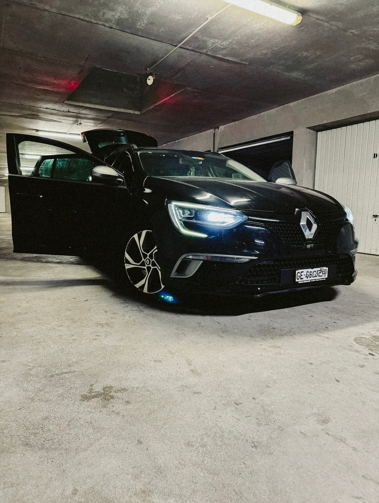 RENAULT Mégane IV Grandtour 1.6 16V Turbo GT EDC