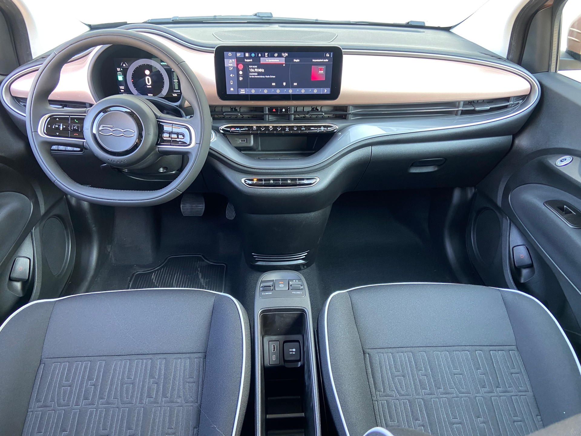 FIAT 500 electric 42kWh Vita-showroom-element-3