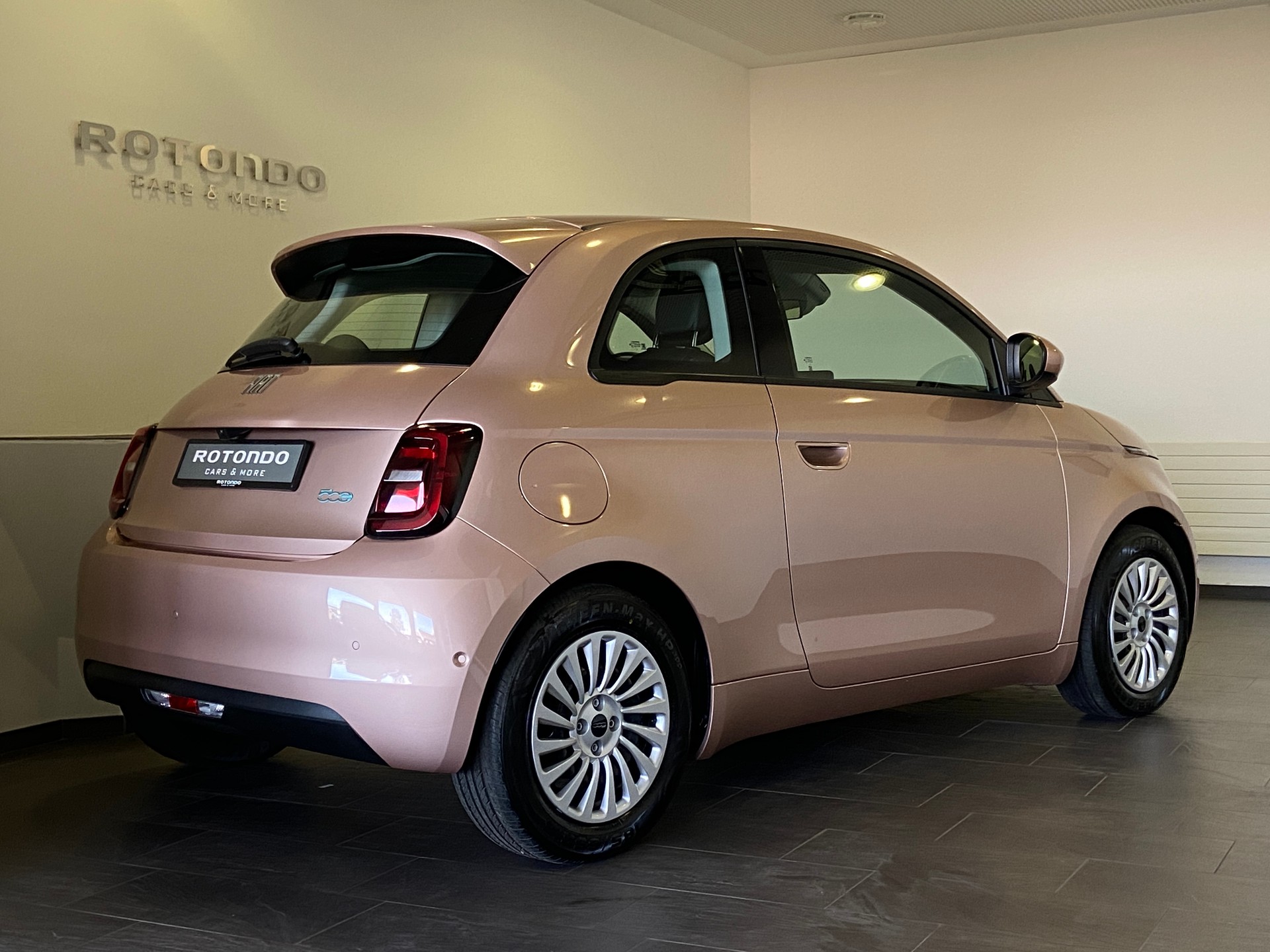 FIAT 500 electric 42kWh Vita-showroom-element-1