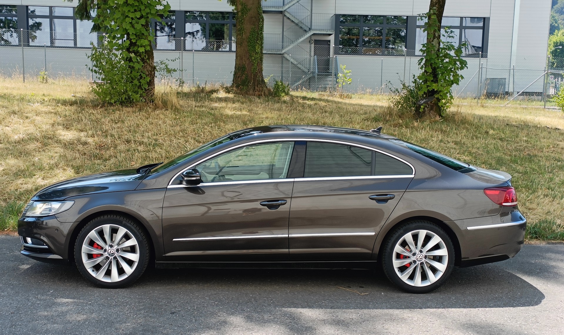 VW 2.0 TDI 140 BlueMT Design DSG-image-3