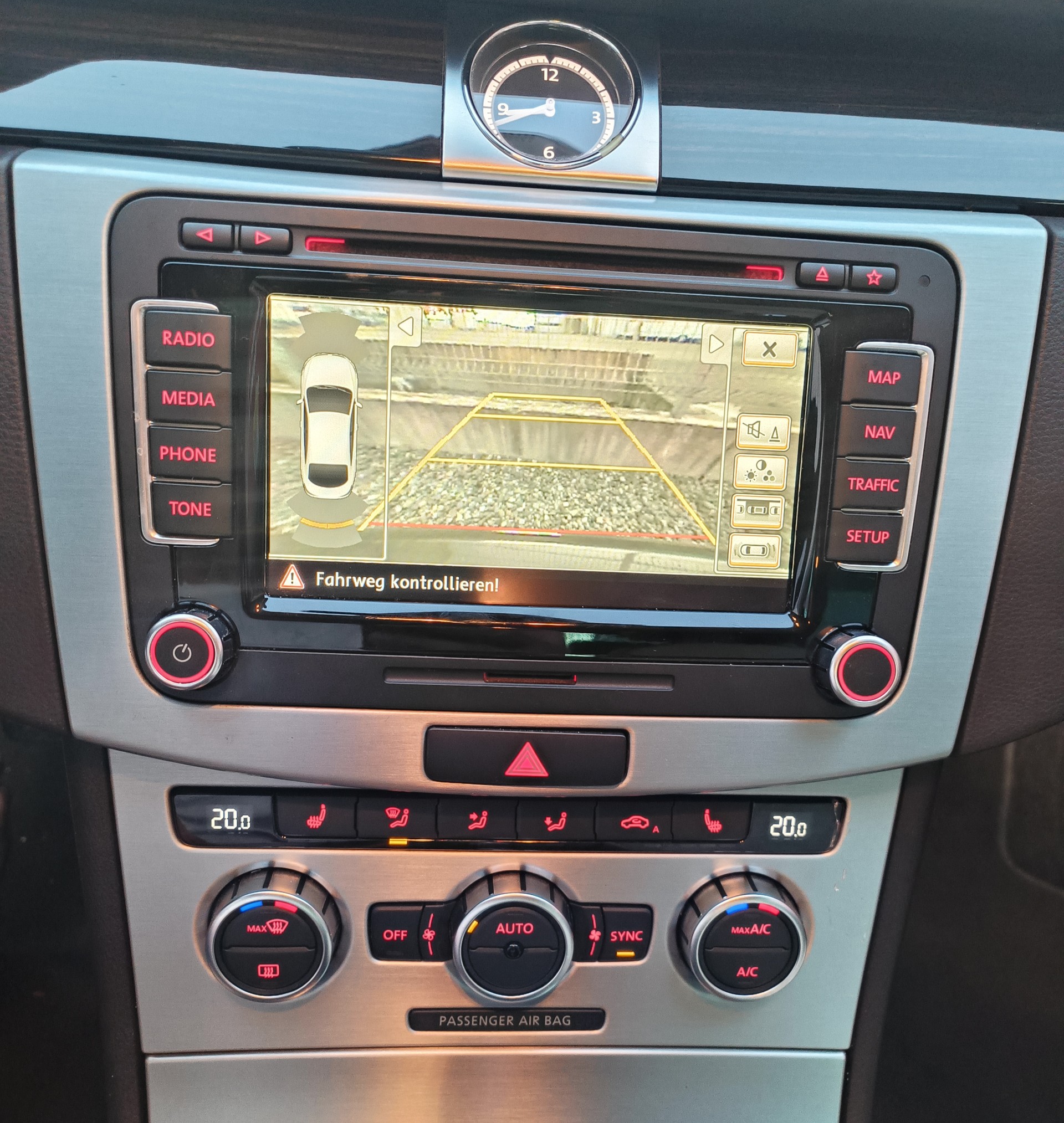 VW 2.0 TDI 140 BlueMT Design DSG-image-8