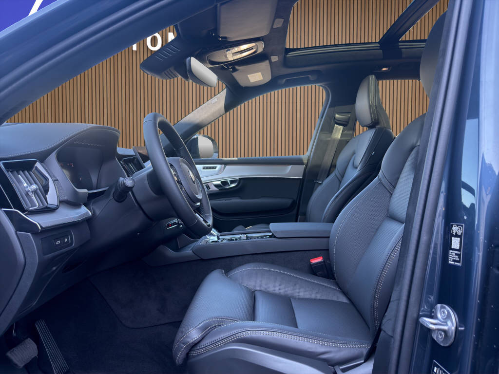 VOLVO XC90 2.0 T8 TE Black Edition eAWD-image-11