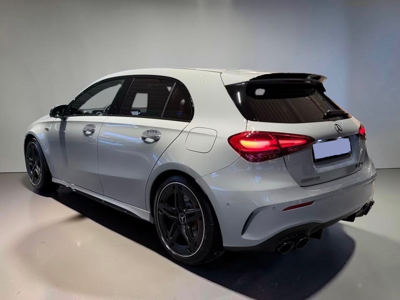 MERCEDES-BENZ A AMG 45 S 4Matic+ 8G-DCT-showroom-element-3