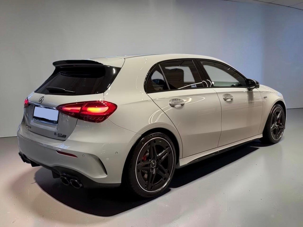 MERCEDES-BENZ A AMG 45 S 4Matic+ 8G-DCT-showroom-element-1
