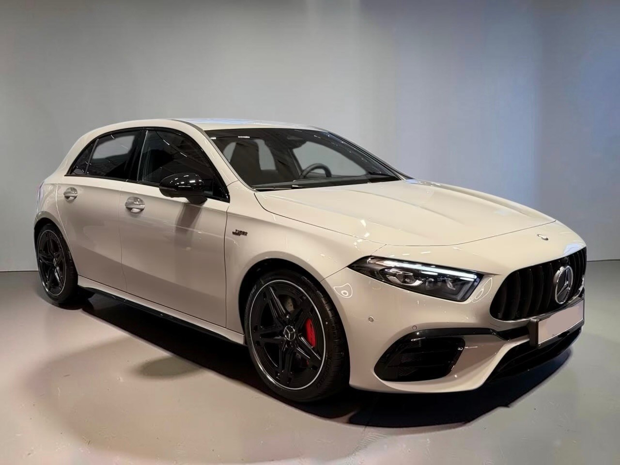 MERCEDES-BENZ A AMG 45 S 4Matic+ 8G-DCT-showroom-element-2