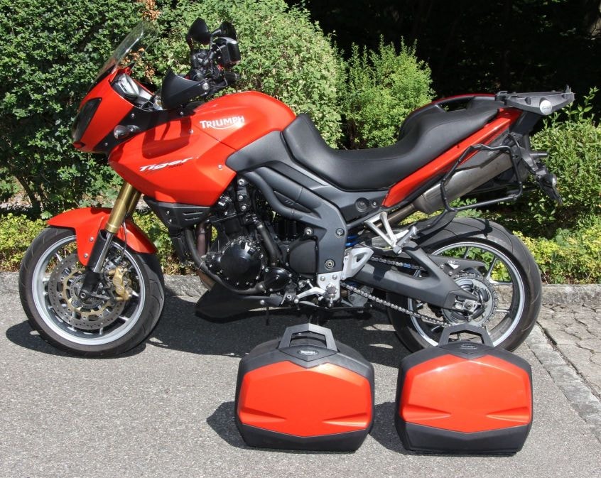 TRIUMPH Tiger 1050 ABS SE-image-1
