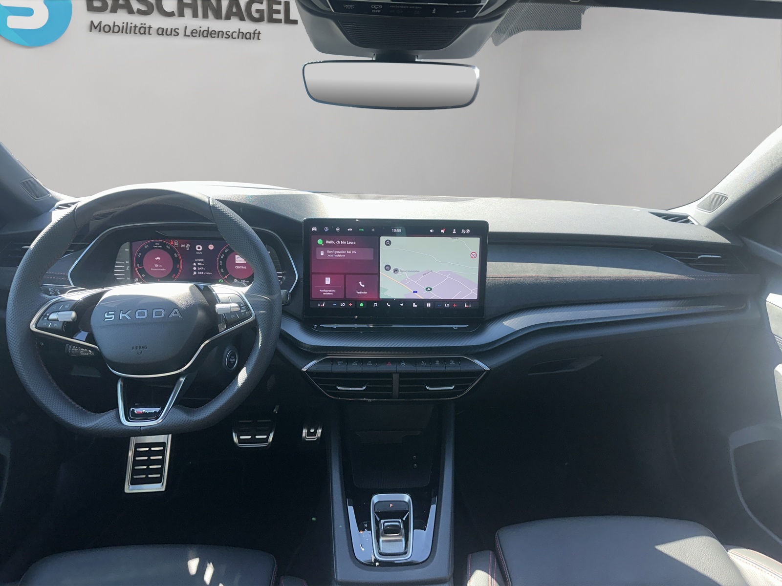 SKODA Octavia Combi 2.0 TSI DSG RS 30 Years Edition-image-4