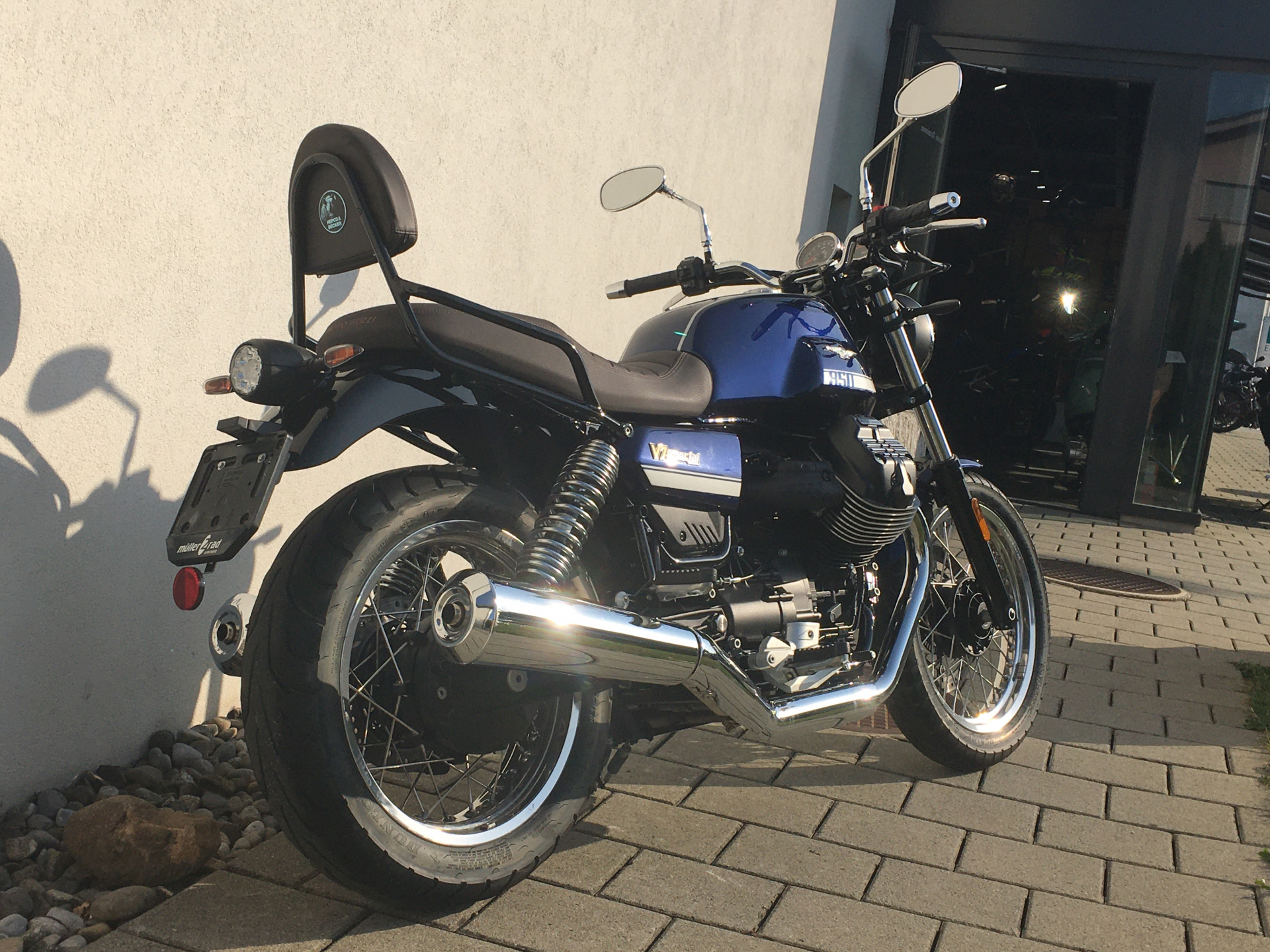 MOTO GUZZI V7 850 Special-showroom-element-2