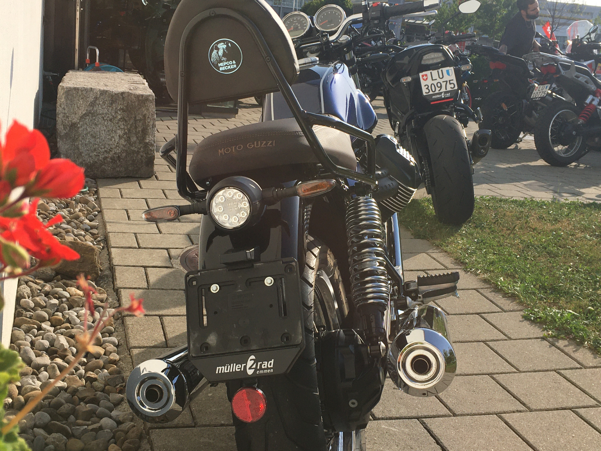 MOTO GUZZI V7 850 Special-showroom-element-1