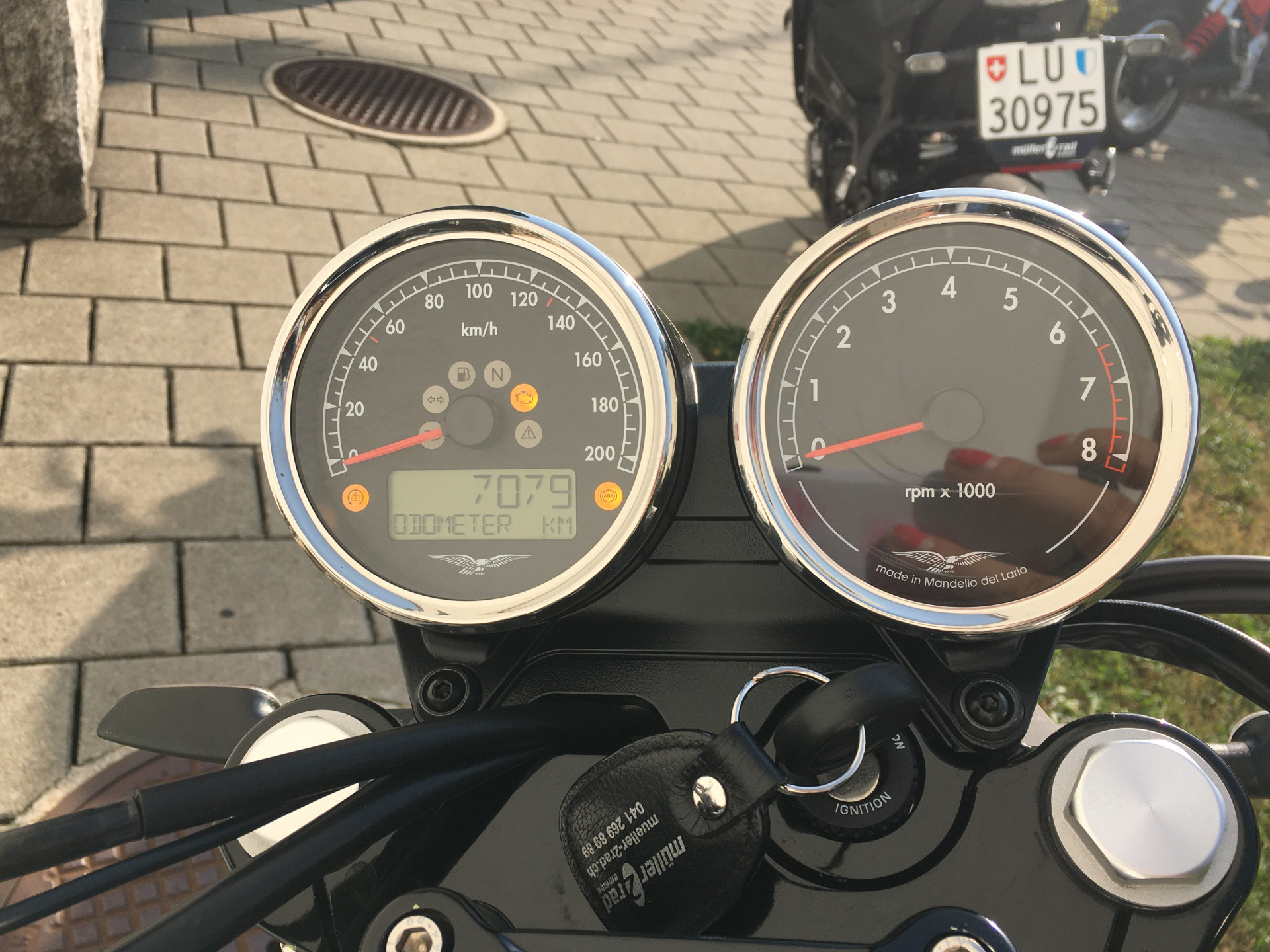 MOTO GUZZI V7 850 Special-image-7