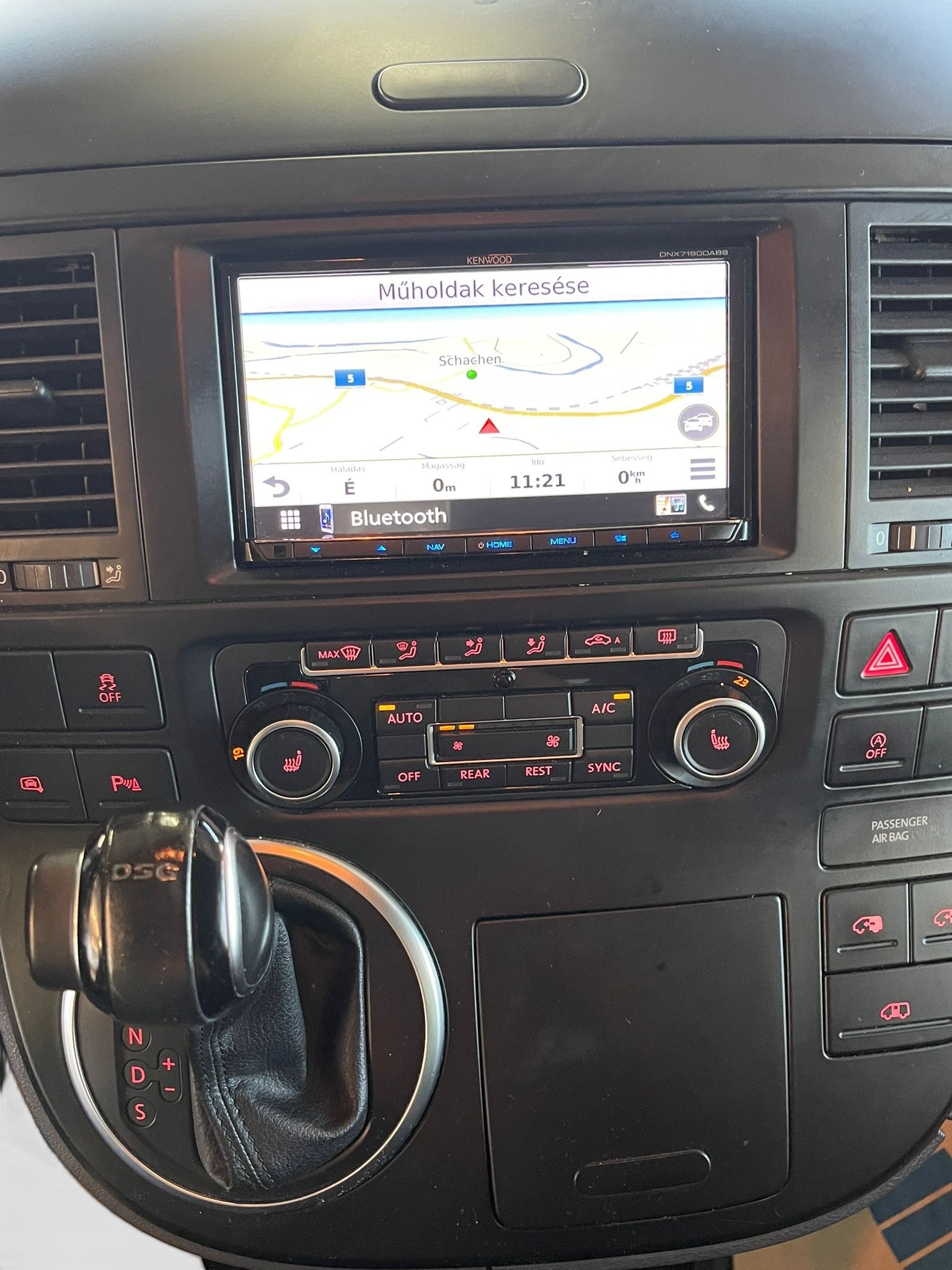 VW T5 Multivan 2.0 Bi-TDI CR HL Prem. 4Motion DSG | MFK 02.2025 | AHK 2.5t. | Elektrische Türen-image-16