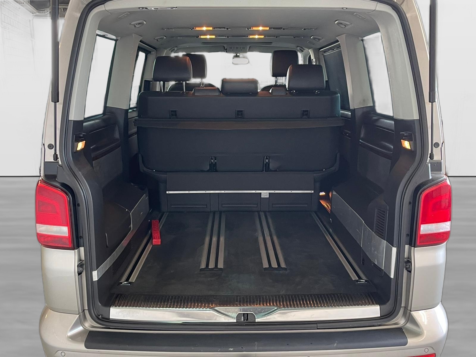 VW T5 Multivan 2.0 Bi-TDI CR HL Prem. 4Motion DSG | MFK 02.2025 | AHK 2.5t. | Elektrische Türen-image-11