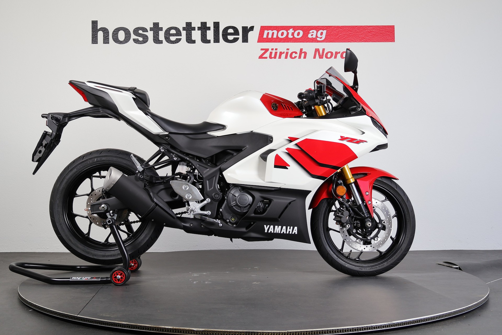YAMAHA R3 70th Anniversary-showroom-element-1