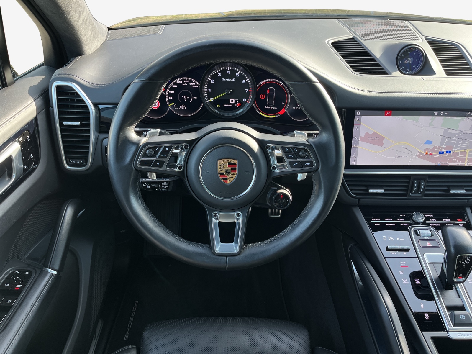 PORSCHE Cayenne Turbo S E-Hybrid-image-10
