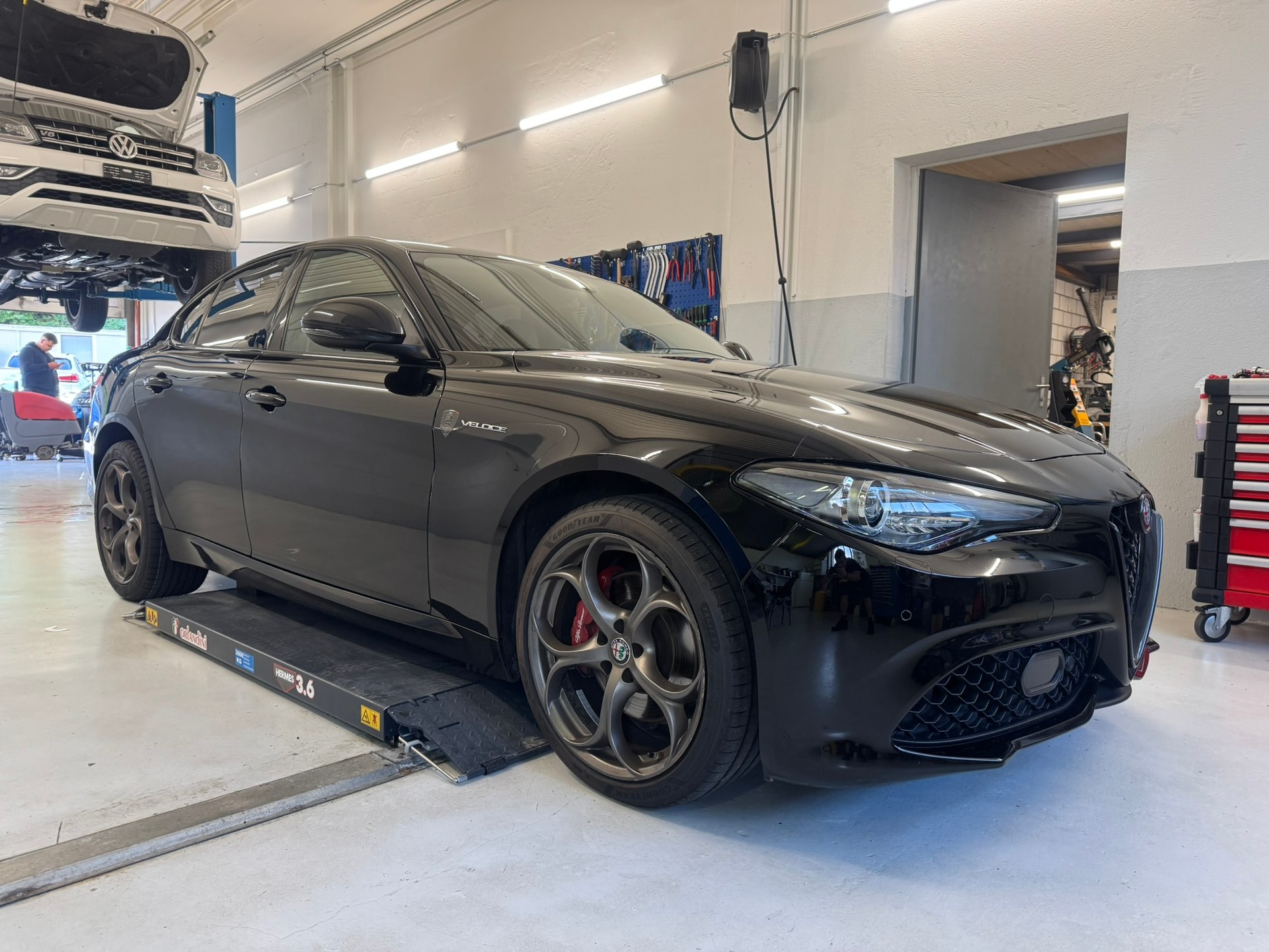 ALFA ROMEO Giulia 2.0 Veloce Q4 Automatic-showroom-element-2