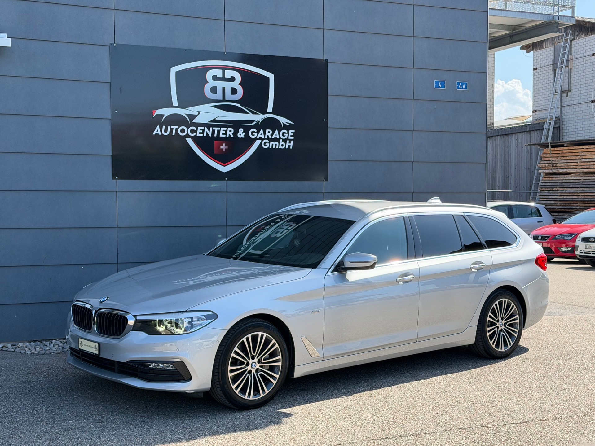 BMW 530i xDrive Touring Sport Line Steptronic-showroom-element-2