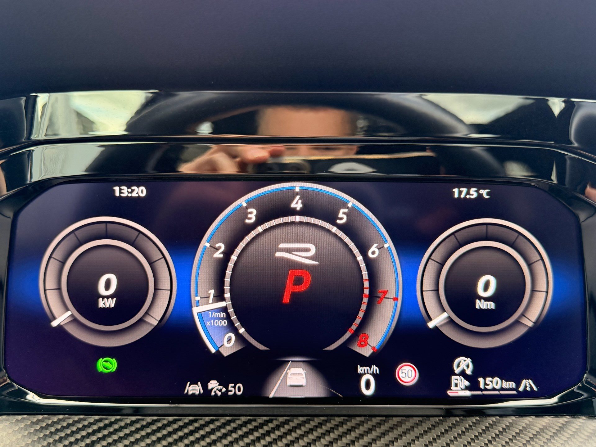 VW Golf Variant 2.0 TSI 333 PS 4MOTION R BLACK STYLE *** PANORAMAGLASDACH & LEDER VIENNA ***-image-11