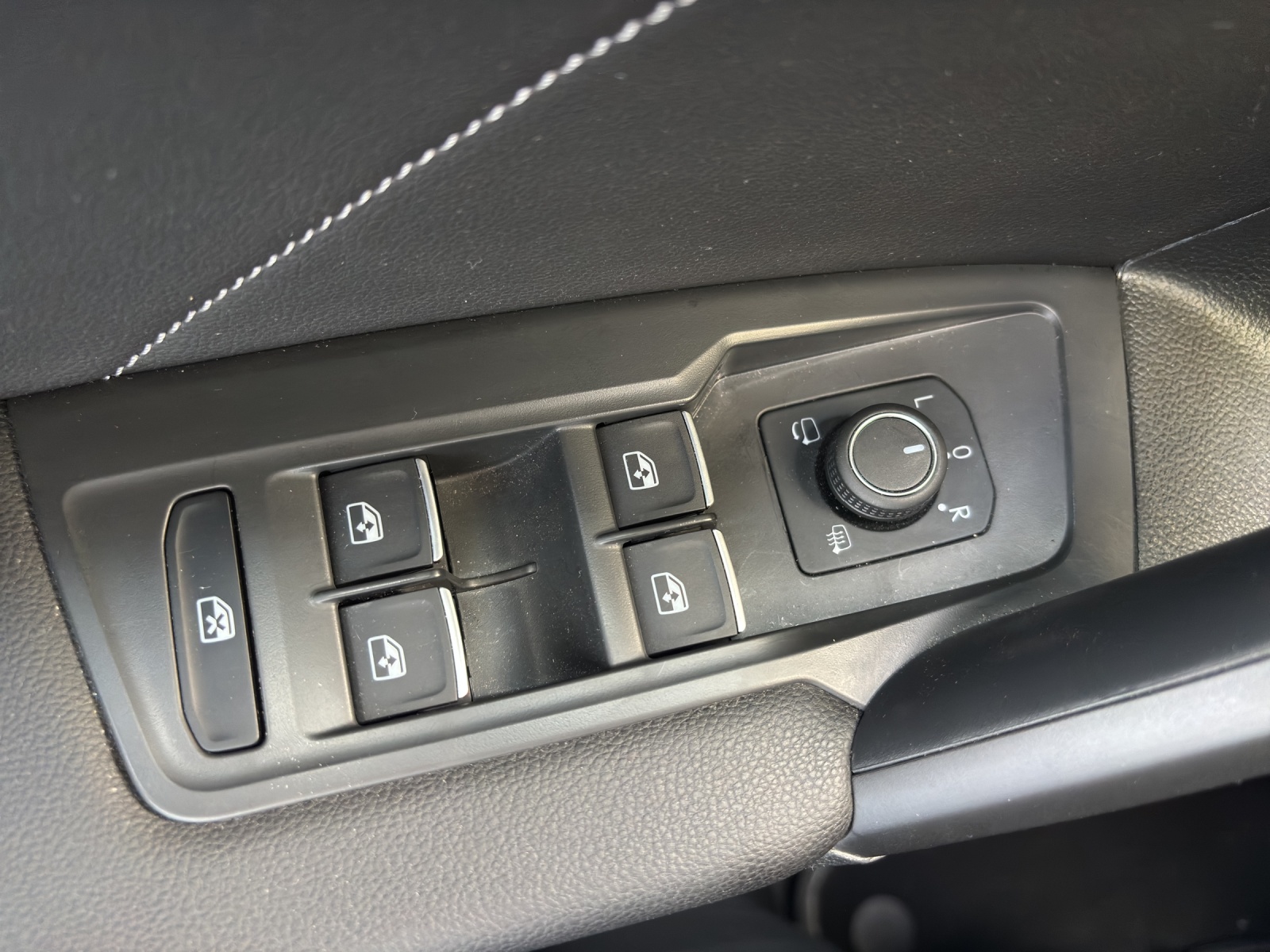 VW Tiguan Allspace 2.0 TDI SCR R-Line 4Motion DSG mit AHK, Head-Up-Display & 360°Kamrea-image-30