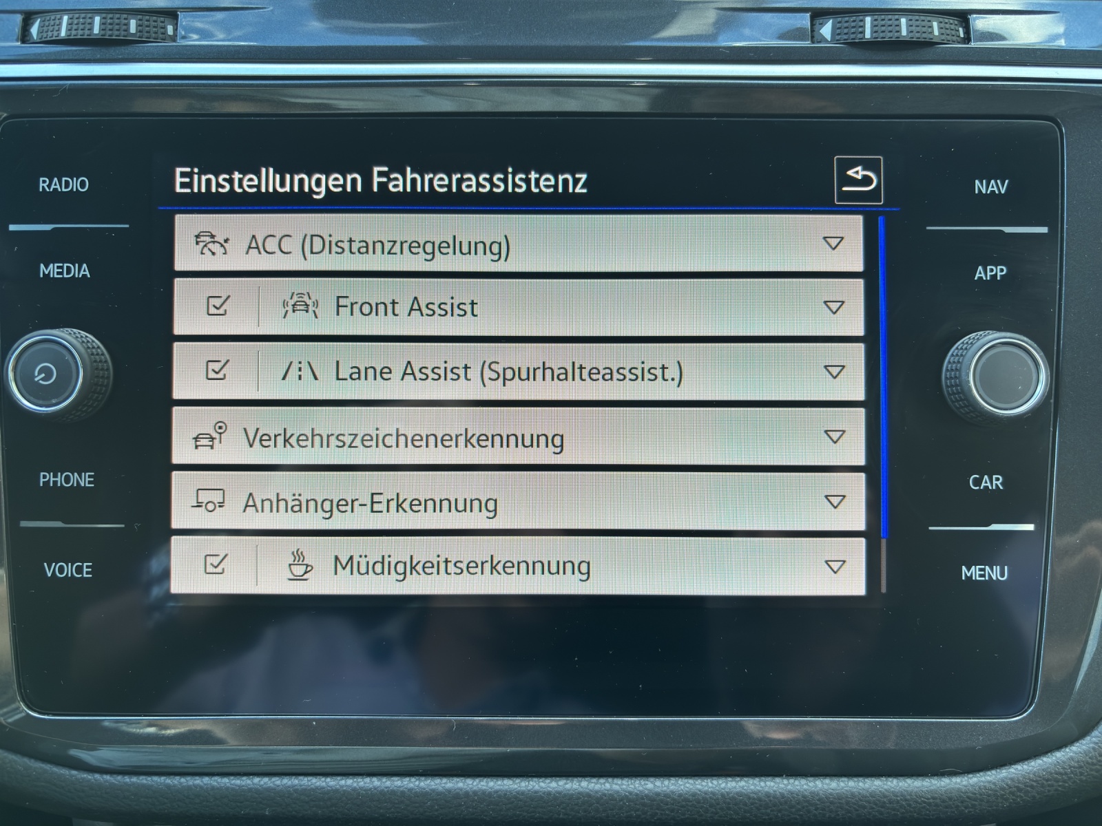 VW Tiguan Allspace 2.0 TDI SCR R-Line 4Motion DSG mit AHK, Head-Up-Display & 360°Kamrea-image-27