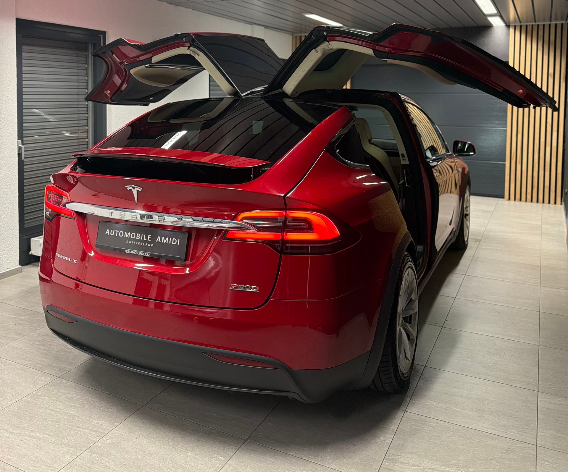 TESLA Model X 90 D Performance-showroom-element-3