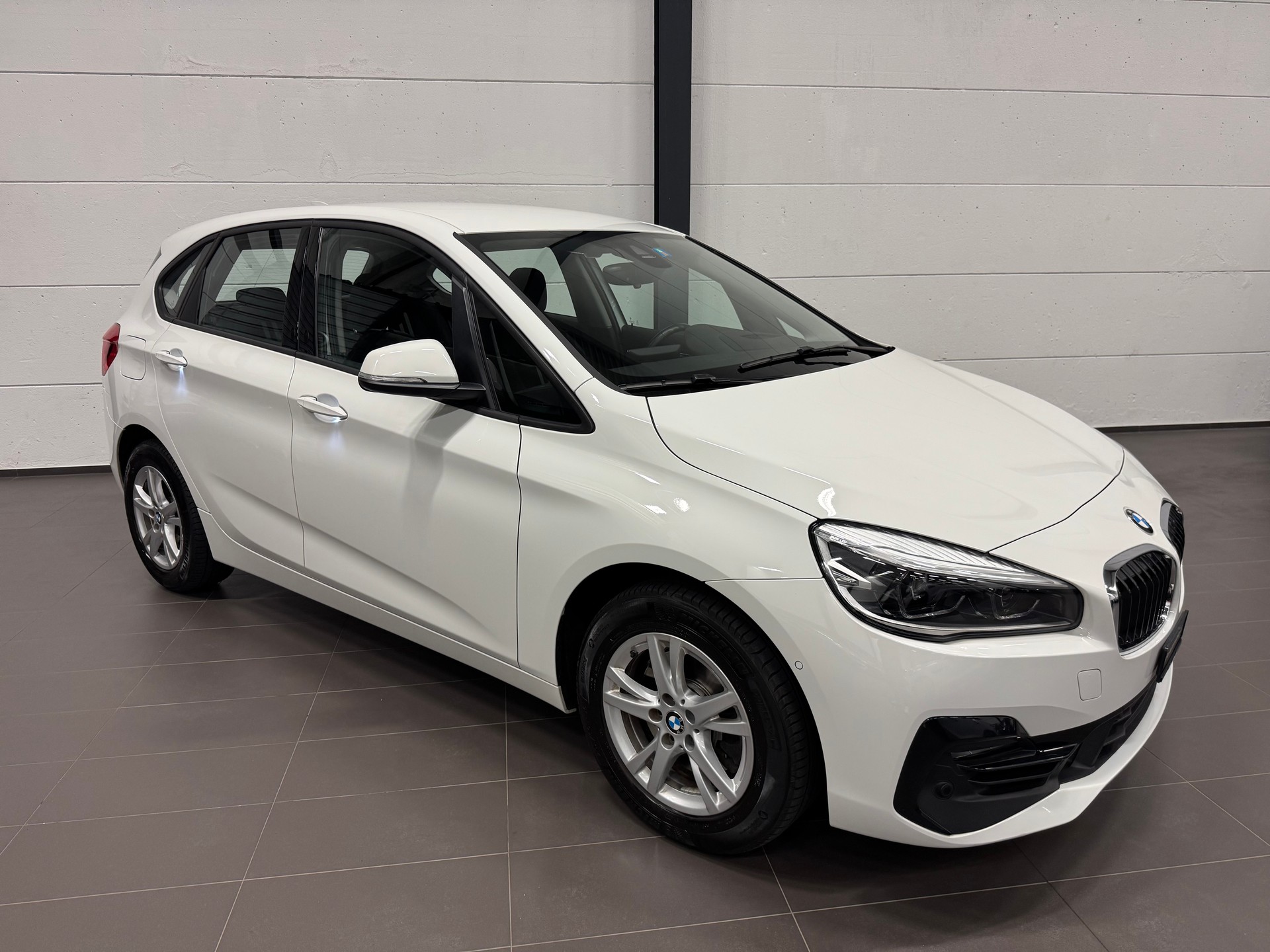 BMW 218d xDrive Active Tourer Steptronic Sport Line-showroom-element-3