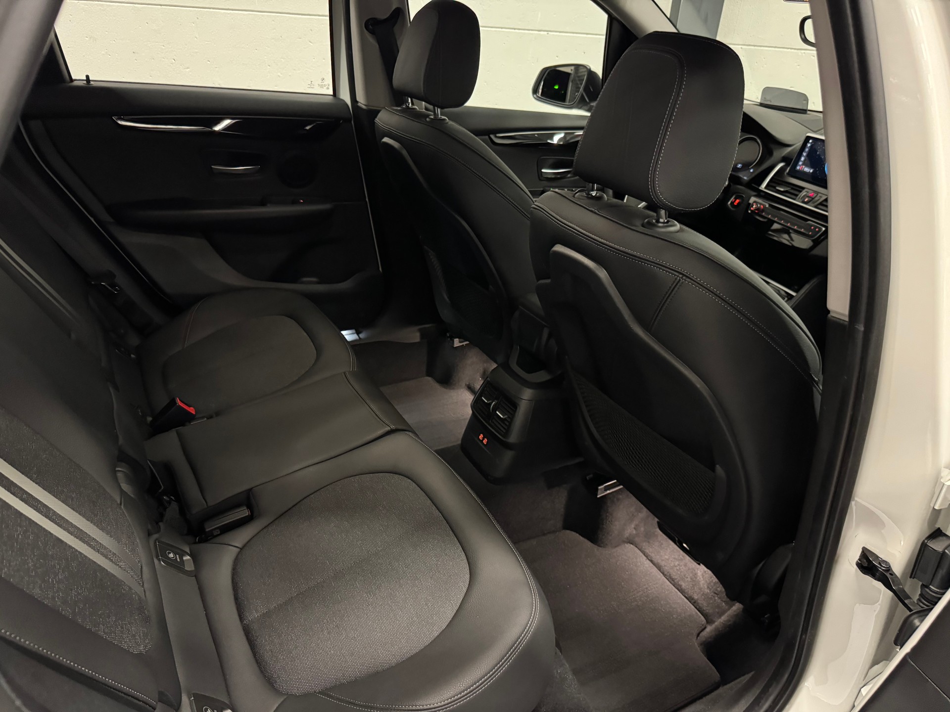 BMW 218d xDrive Active Tourer Steptronic Sport Line-image-21