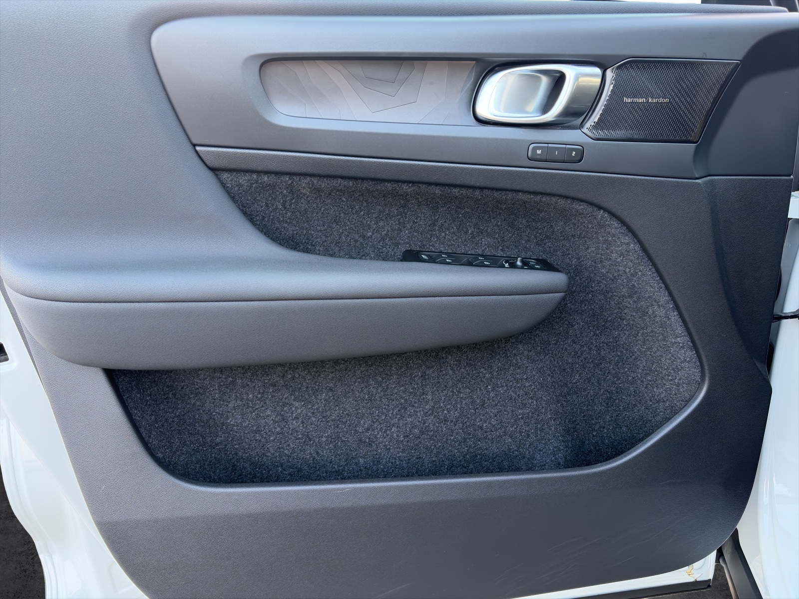 VOLVO C40 P8 Twin Recharge Ultimate AWD-image-12