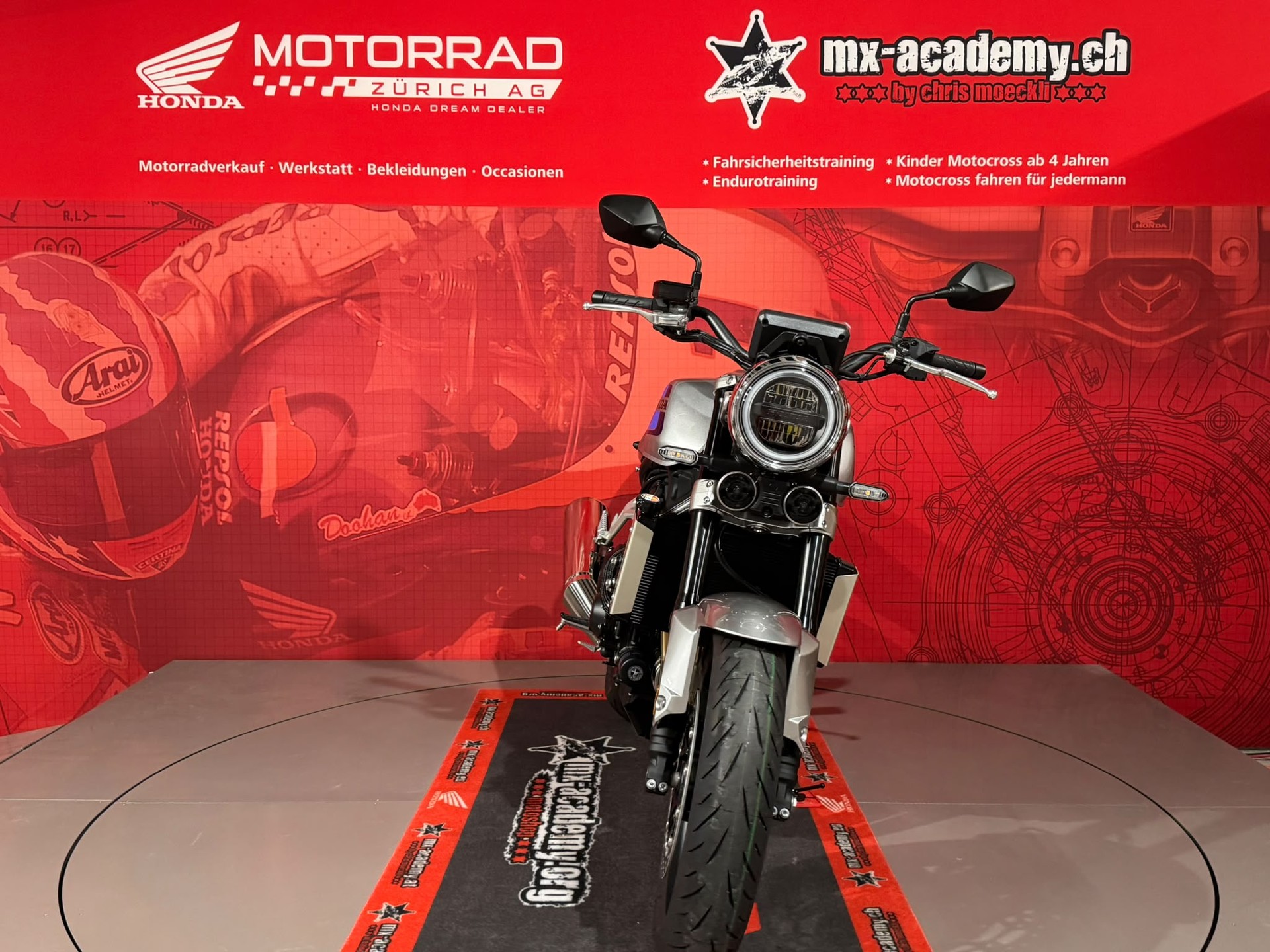 HONDA CB1000F *Neufahrzeug* **Wolf Silver Metallic - Blue Stripe**-image-7