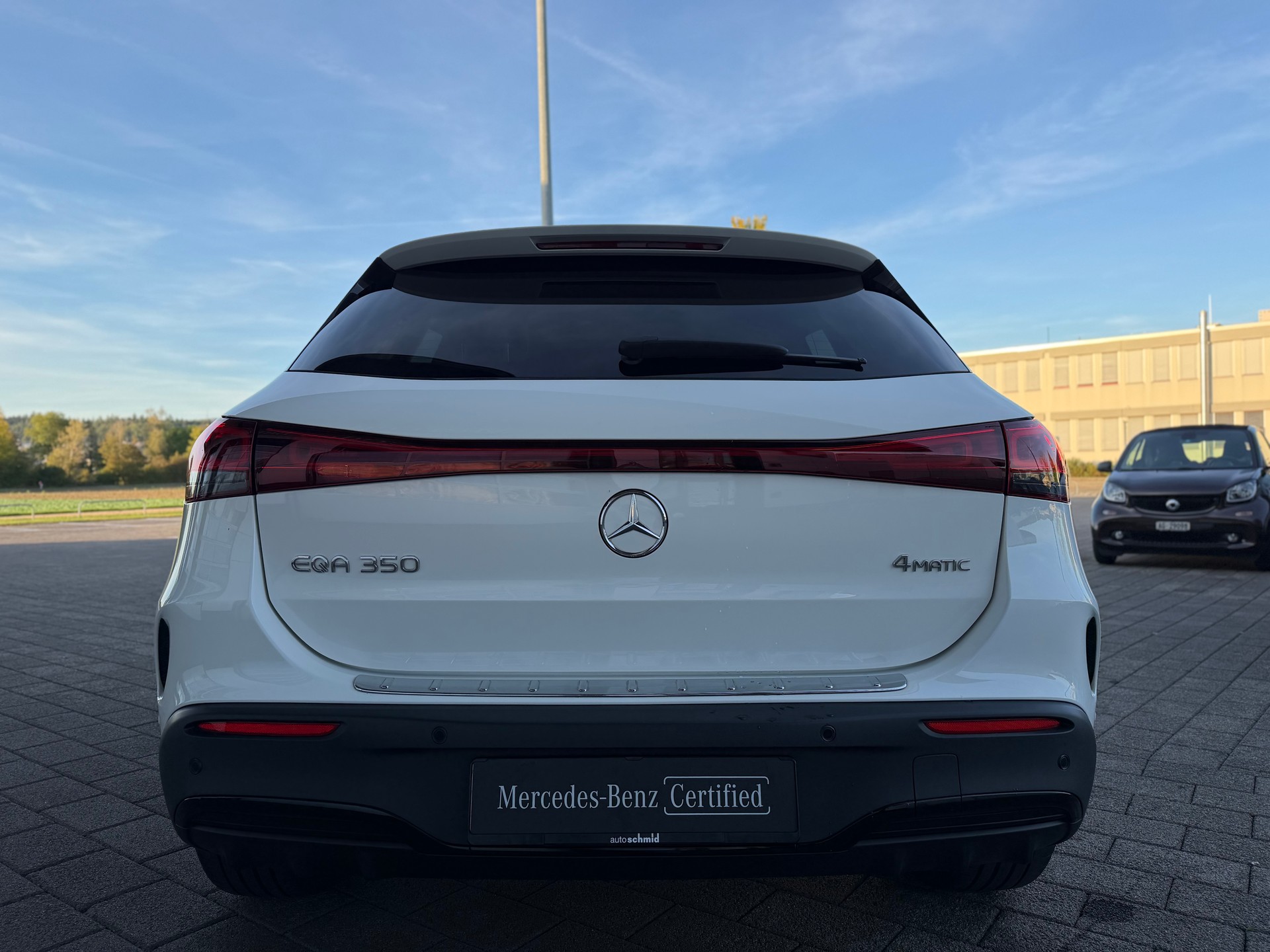 MERCEDES-BENZ EQA 350 AMG Line 4Matic-showroom-element-3