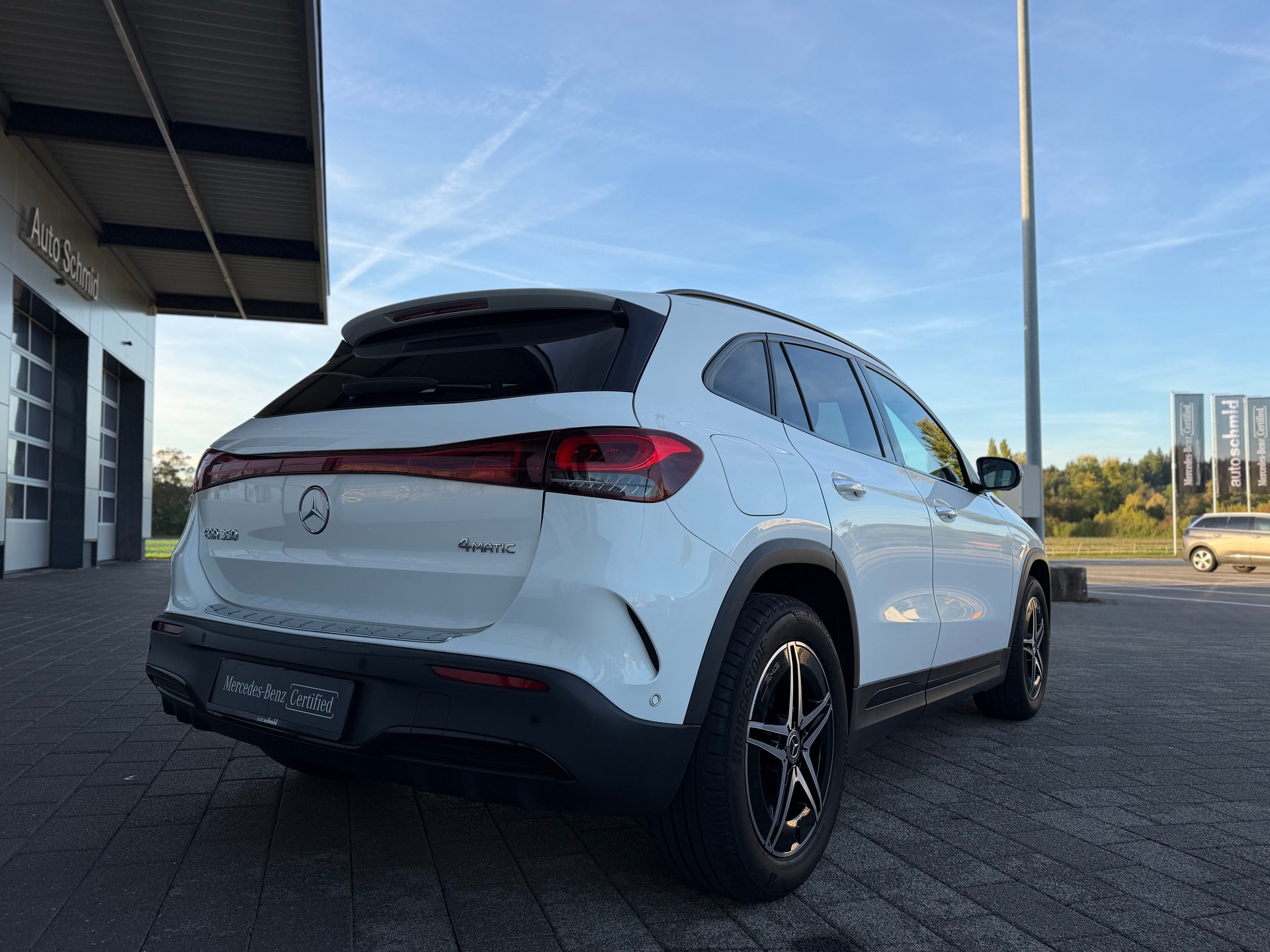 MERCEDES-BENZ EQA 350 AMG Line 4Matic-showroom-element-2