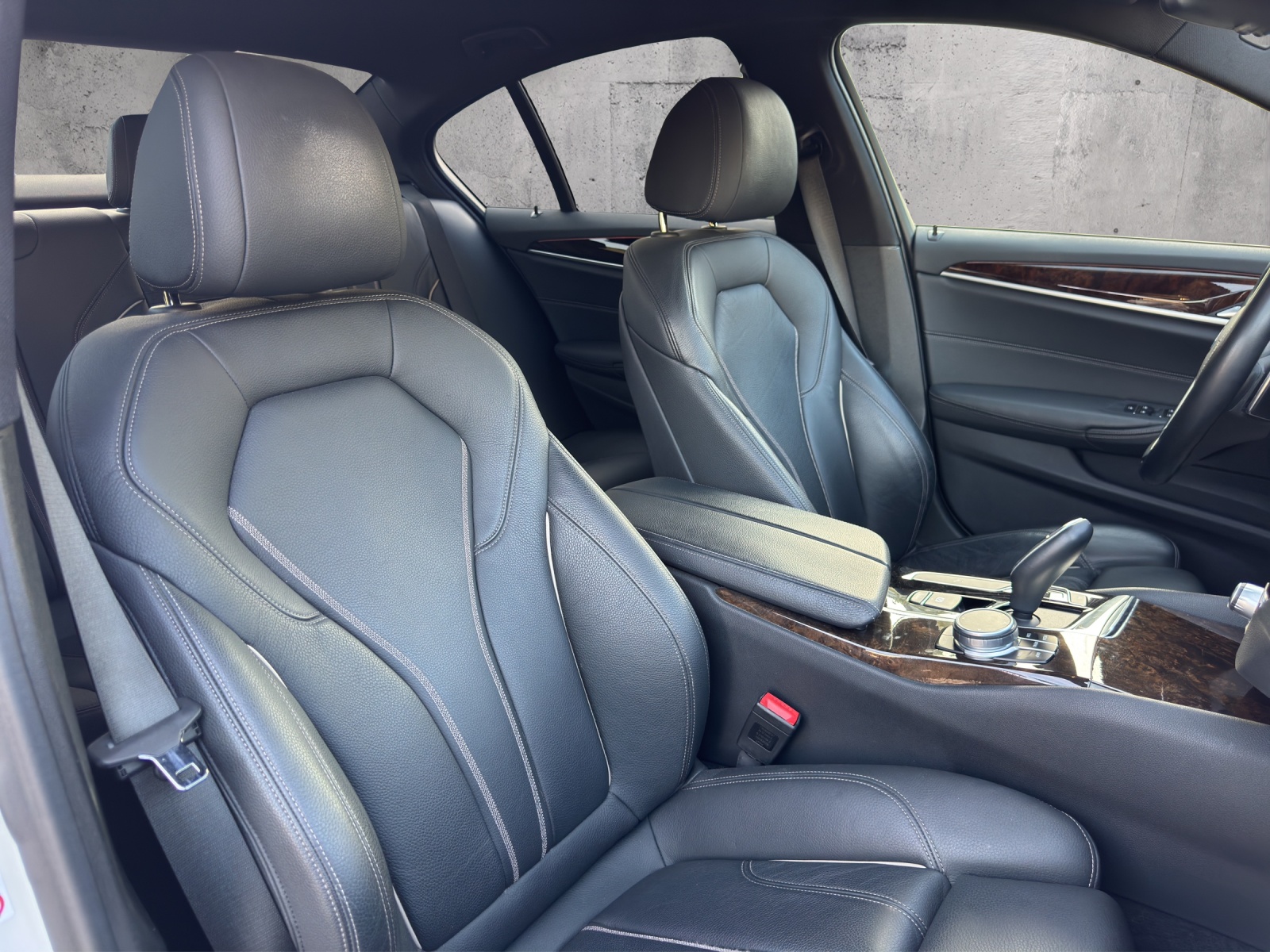 BMW 520d xDrive Sport Line Steptronic-image-13