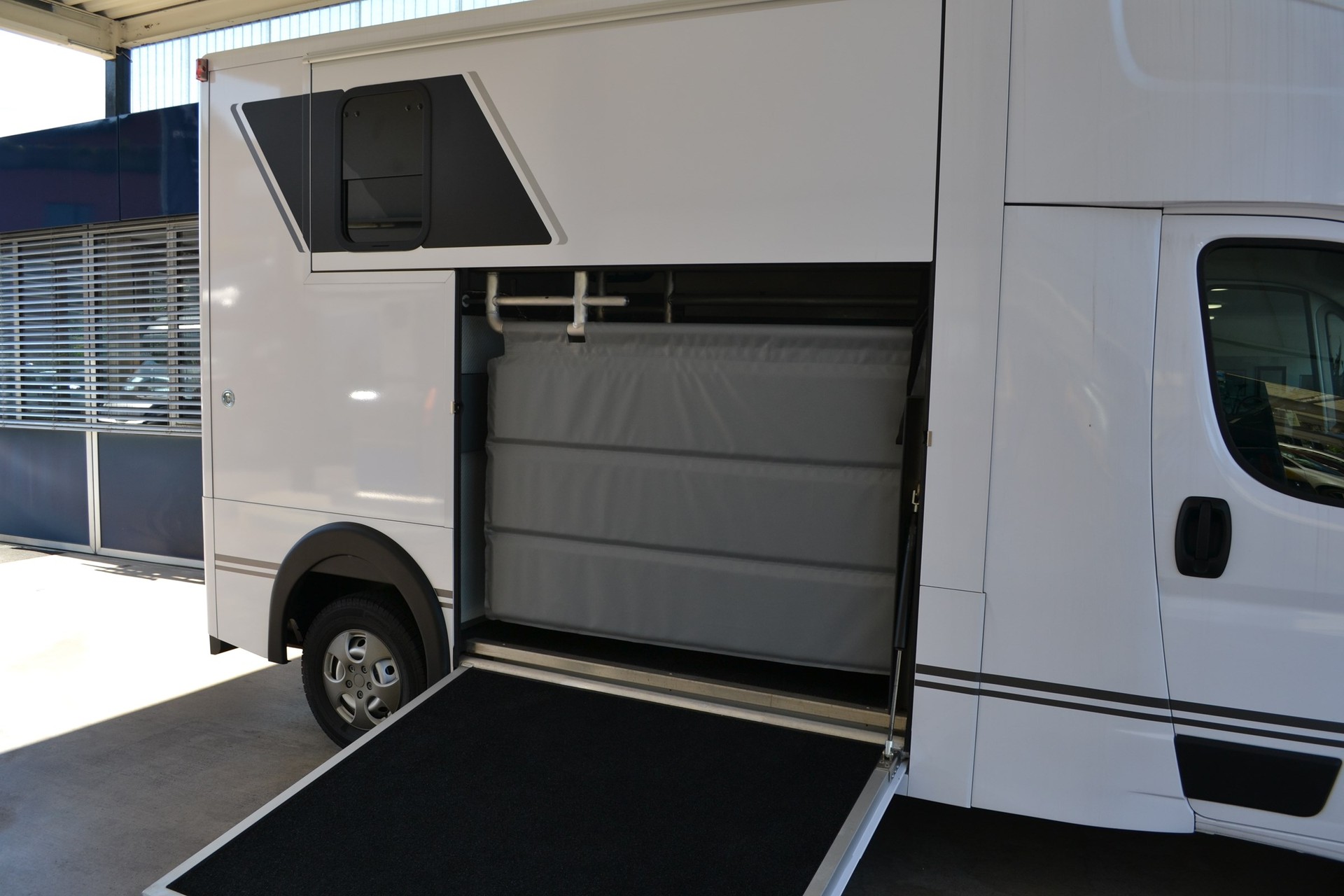 PEUGEOT Pferdetransport MSG Light-image-6