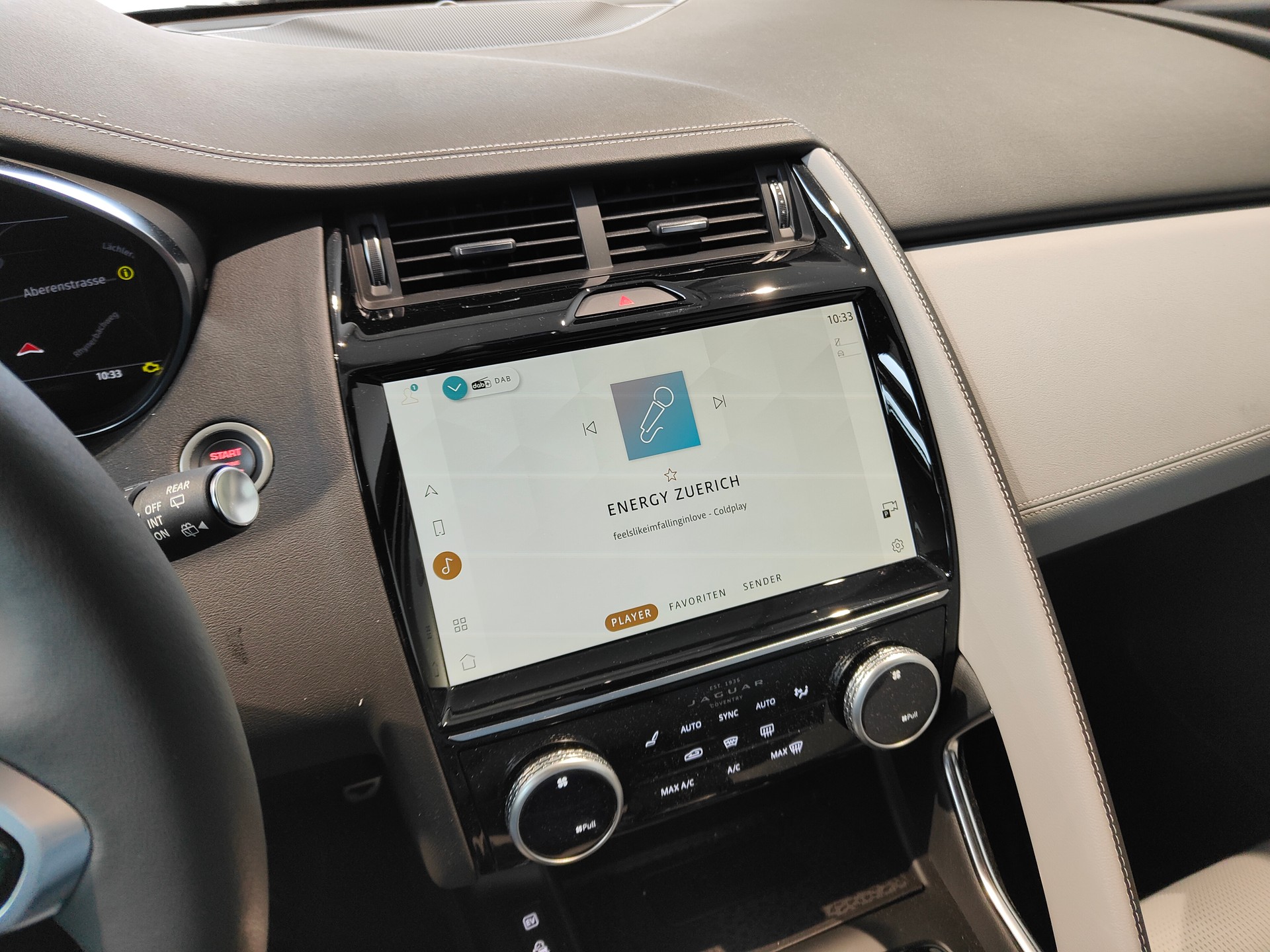 JAGUAR E-Pace 1.5 P300e R-Dynamic AWD SE-image-11