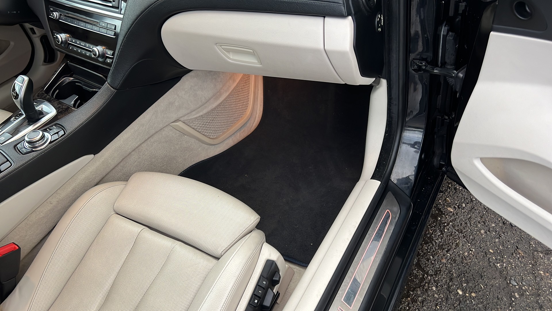 BMW 640i Cabrio xDrive-image-10