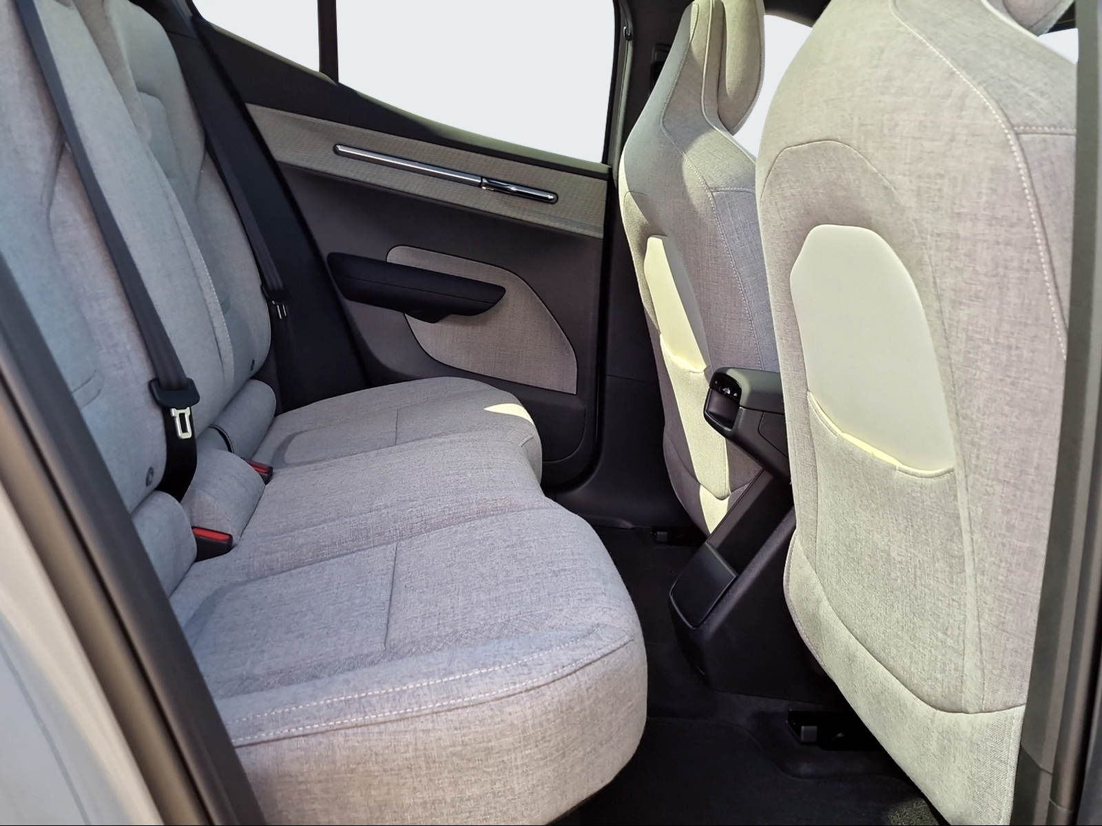 VOLVO EX 30 E60 Twin Ultra Performance AWD-image-10