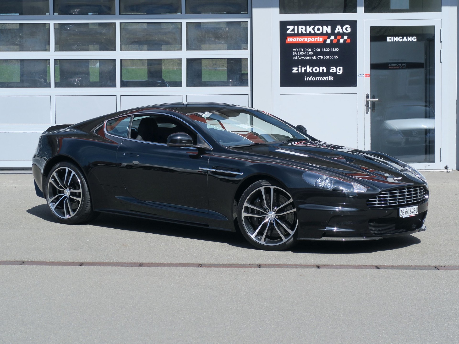 ASTON MARTIN DBS Coupé | Carbon Black Edition-showroom-element-3