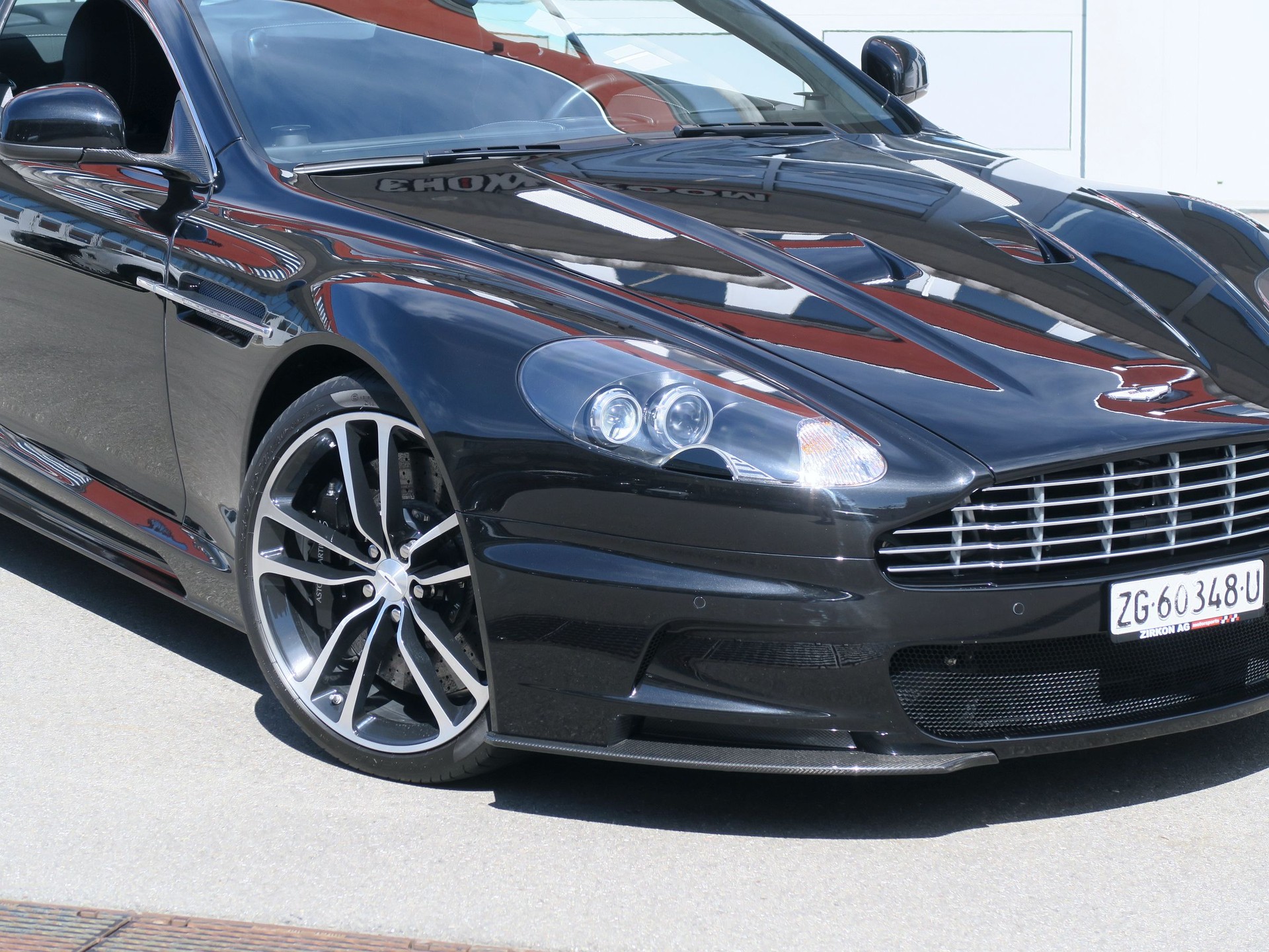 ASTON MARTIN DBS Coupé | Carbon Black Edition-image-5
