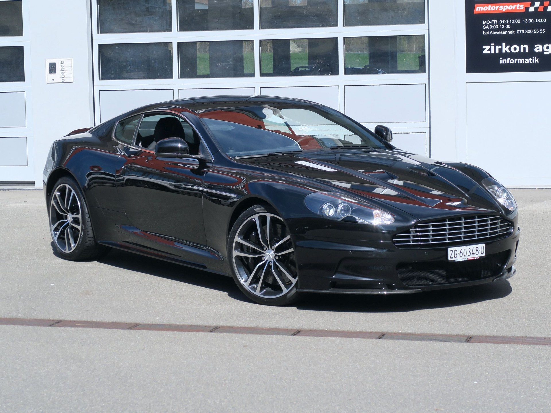 ASTON MARTIN DBS Coupé | Carbon Black Edition-showroom-element-2