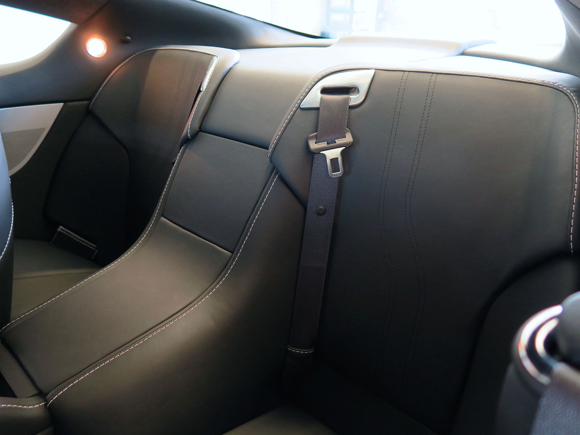 ASTON MARTIN DBS Coupé | Carbon Black Edition-image-18