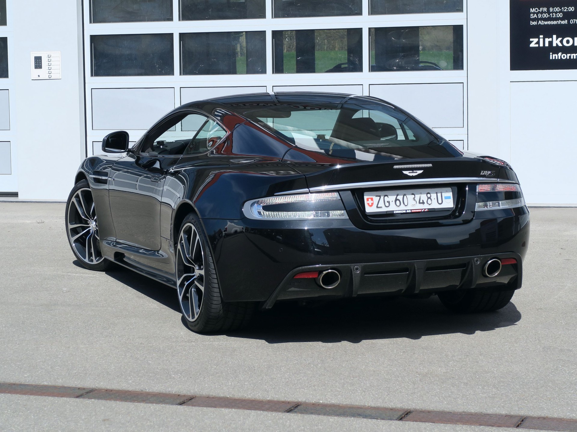 ASTON MARTIN DBS Coupé | Carbon Black Edition-image-6