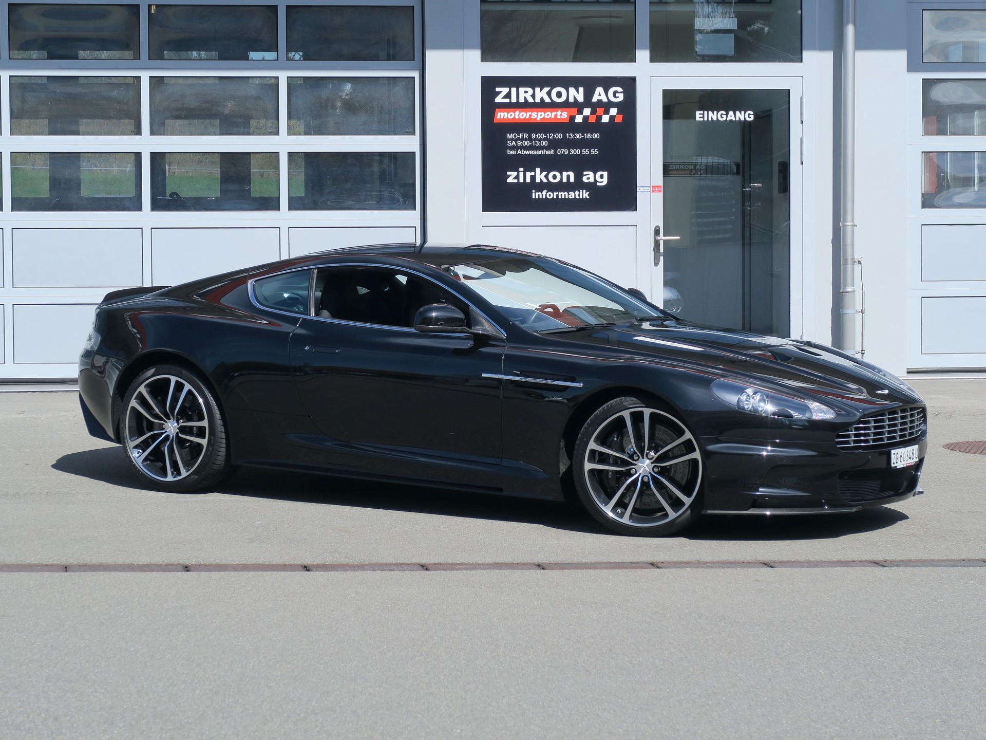 ASTON MARTIN DBS Coupé | Carbon Black Edition-image-4