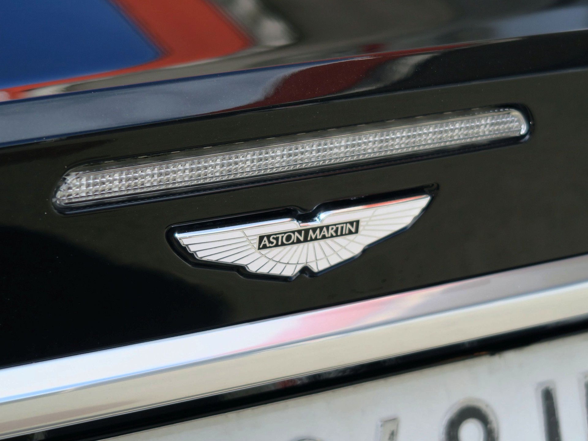 ASTON MARTIN DBS Coupé | Carbon Black Edition-image-11