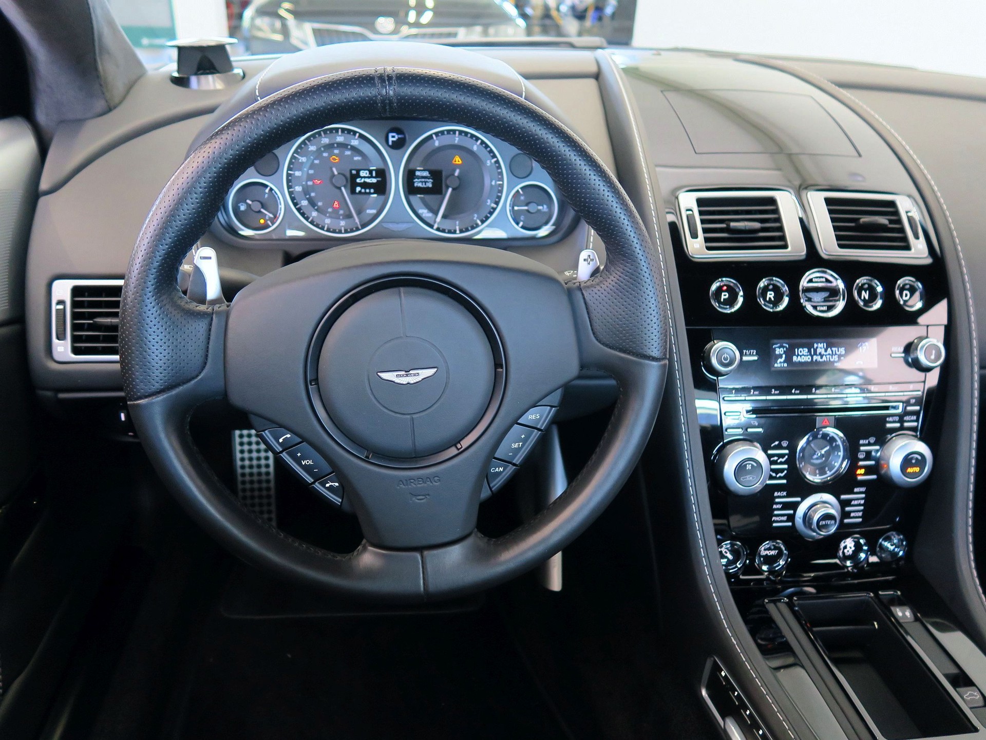 ASTON MARTIN DBS Coupé | Carbon Black Edition-image-14
