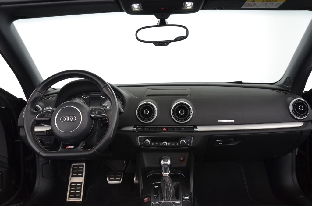 AUDI S3 Cabrio 2.0 TFSI Quattro S-Tronic-image-19