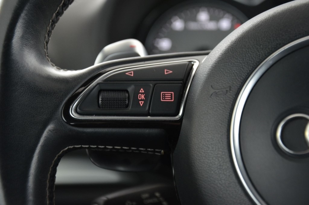 AUDI S3 Cabrio 2.0 TFSI Quattro S-Tronic-image-26