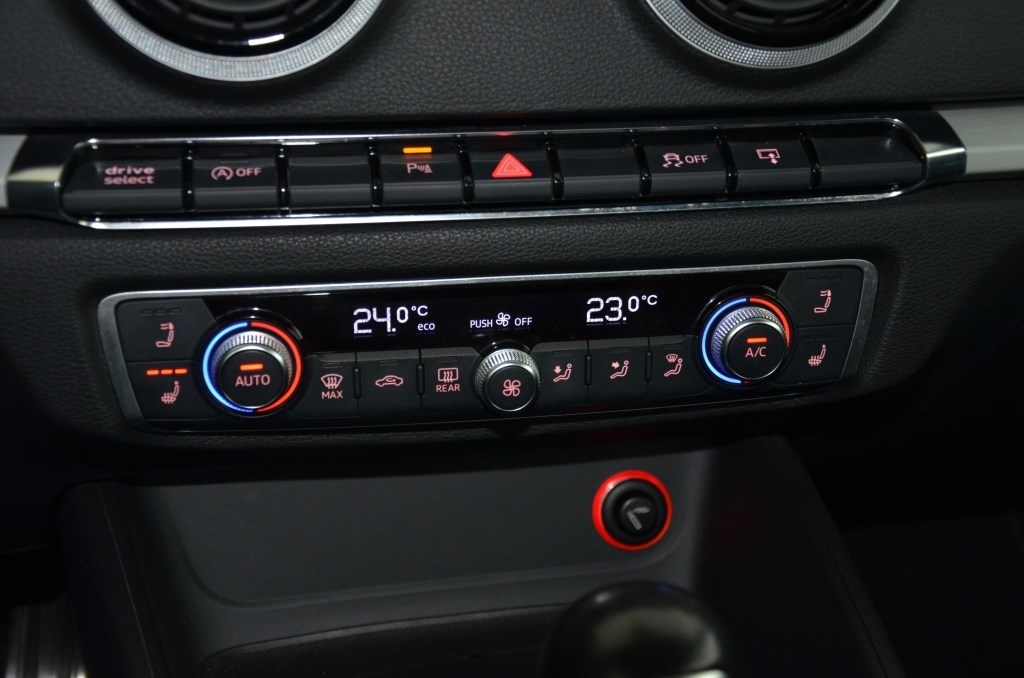 AUDI S3 Cabrio 2.0 TFSI Quattro S-Tronic-image-28