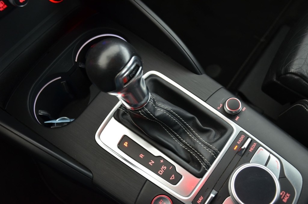 AUDI S3 Cabrio 2.0 TFSI Quattro S-Tronic-image-29