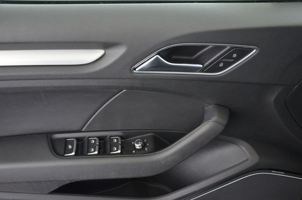 AUDI S3 Cabrio 2.0 TFSI Quattro S-Tronic-image-30
