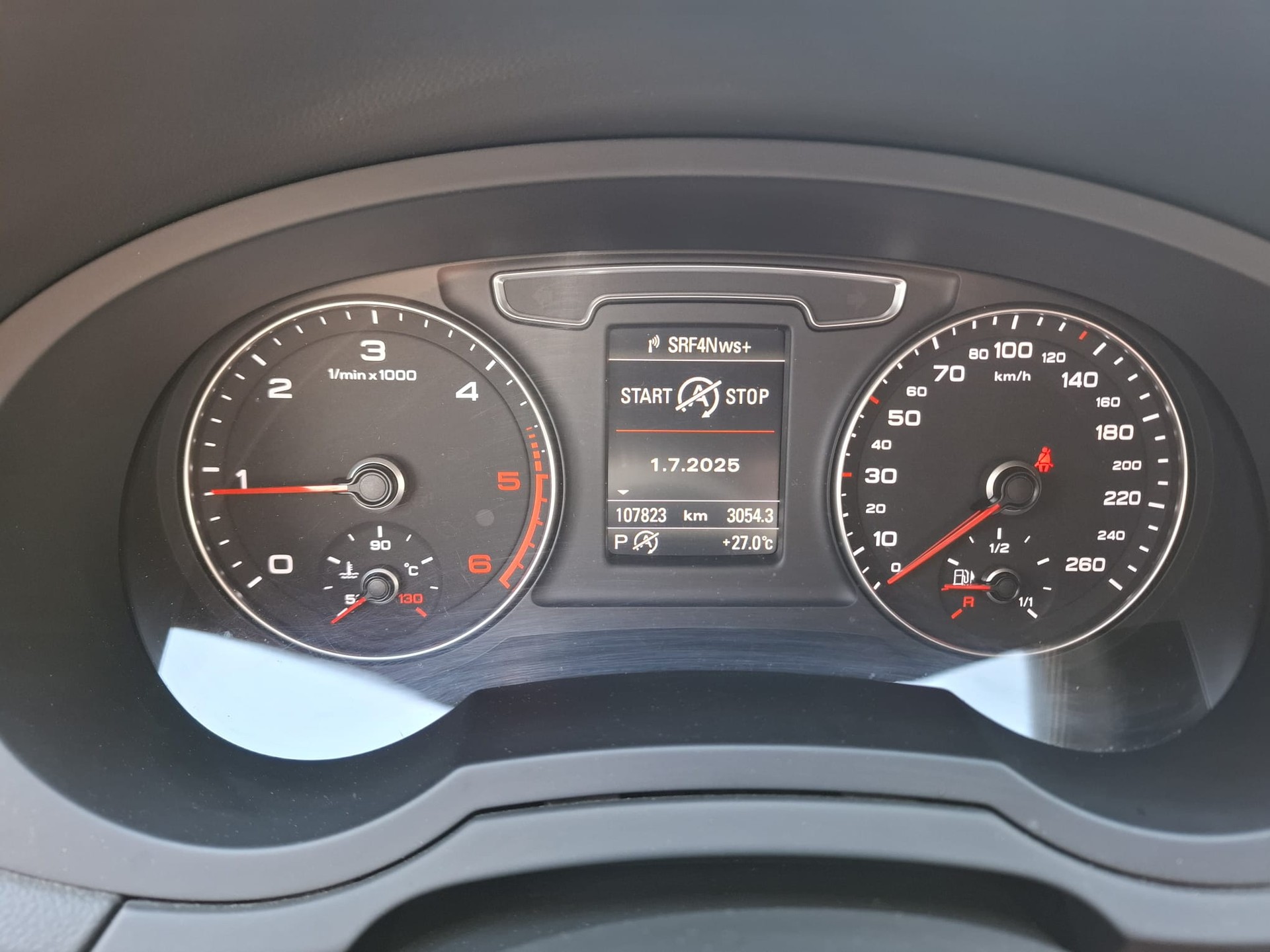 AUDI Q3 2.0 TDI design quattro S-tronic-image-5